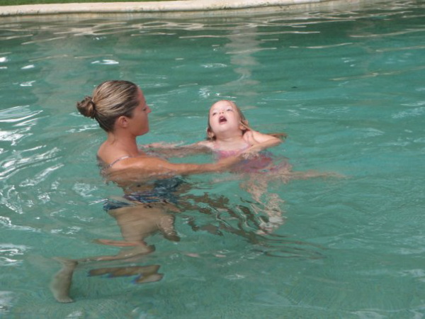 Alyss gives a swim lesson